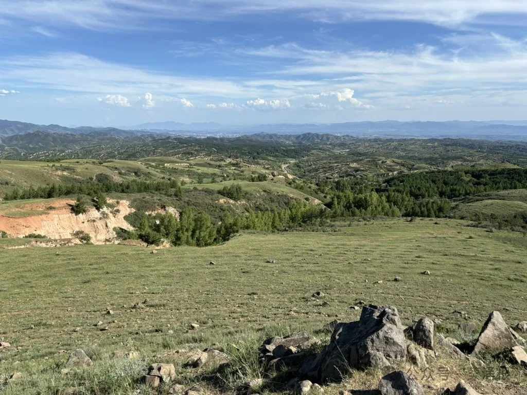 Overlooking Zhangbei County on the Zhangbei Grassland